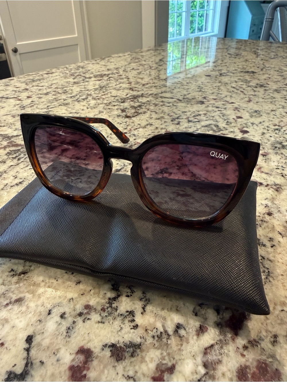 Quay Women's Noosa Cat Eye Sunglasses Black Tortoise and Brown Gradient Lens
